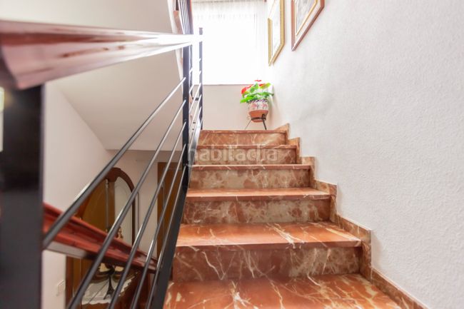 Foto 982d8f33-b336-4122-b0ce-66002c2468be. Casa aparellada amb calefacció a Moncada