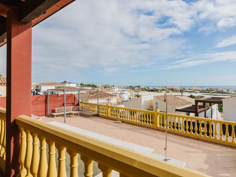 Foto 1a058ad1-2437-4bed-b5ef-698f00661527. Chalet en Urbanización Santa Rosa Torrox