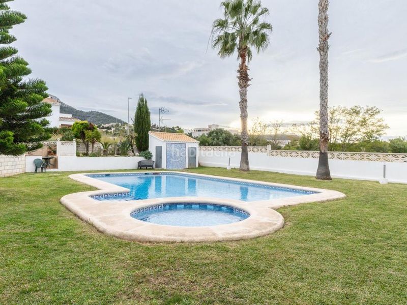 Foto 9985b493-a88c-4778-89a9-0e46e3193805. Casa adossada amb calefacció aparcament piscina a Dénia
