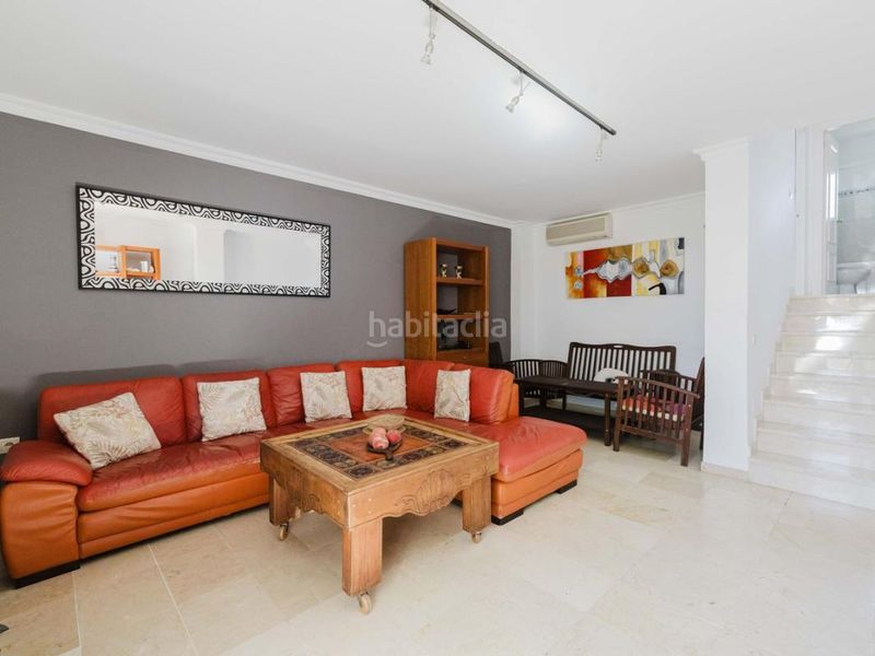 Foto 7cf2361e-eacc-4e99-9373-61c2513de795. Casa adossada amb calefacció aparcament piscina a Marbella