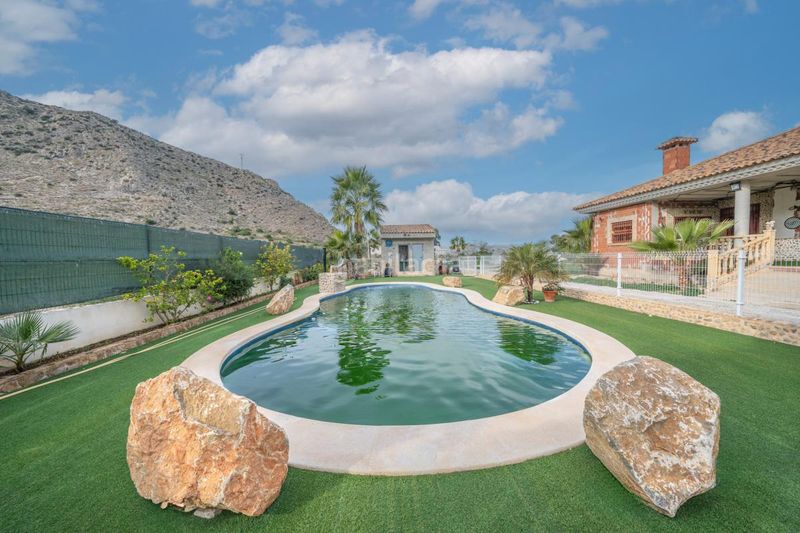 Foto d419a6bb-a4e4-4639-9348-24a8e0433f5c. Masia amb calefacció aparcament piscina a Cox