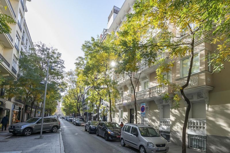 Foto 352de03b-9607-40a3-b236-e888bddb01a1. Pis amb calefacció a Recoletos Madrid