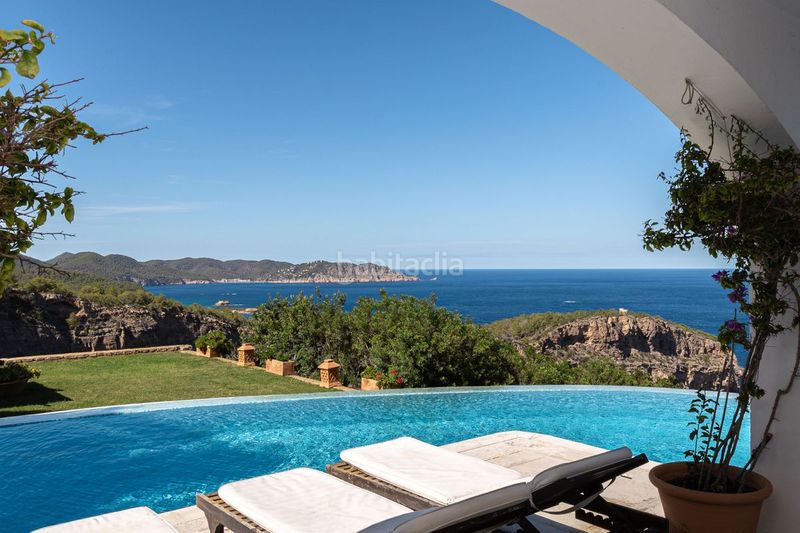 Foto 42a572a3-85ce-44c6-9684-482c405bb9a7. Casa amb calefacció aparcament piscina a Sant Carles Santa Eulària