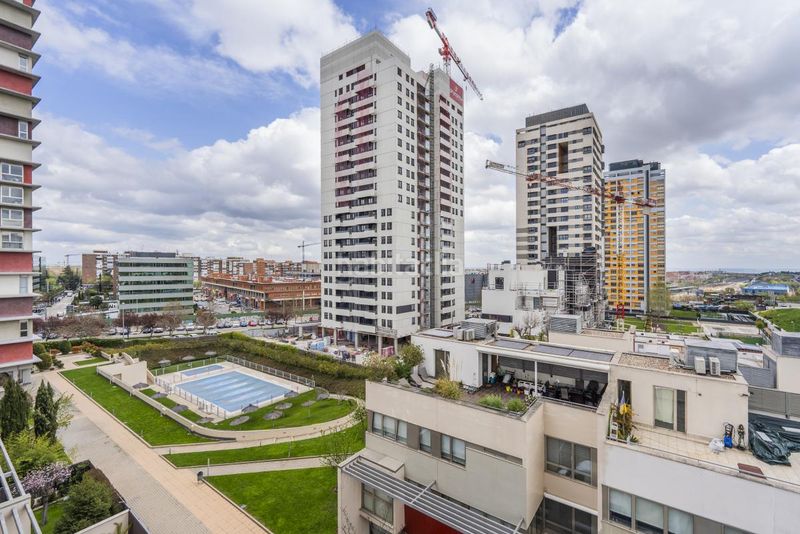 Foto 00295f02-f6ab-4085-a962-0f0981958e4b. Àtic amb calefacció aparcament piscina a Virgen del Cortijo-Manoteras Madrid