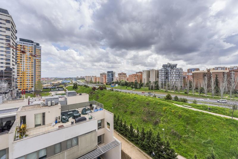 Foto 0f9b4861-3f2a-485a-8534-b688dd30f8cf. Àtic amb calefacció aparcament piscina a Virgen del Cortijo-Manoteras Madrid
