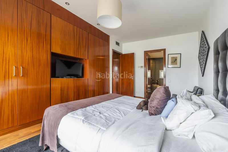 Foto 27c05a36-b490-4bd2-8822-7bbe8c213c17. Àtic amb calefacció aparcament piscina a Virgen del Cortijo-Manoteras Madrid