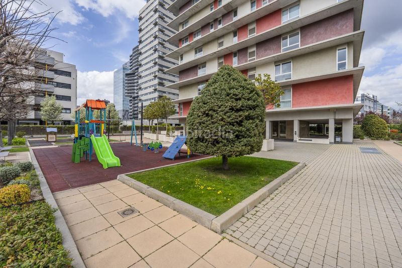 Foto 94b627ee-e4c7-45dc-a8e4-6590e3898f5a. Àtic amb calefacció aparcament piscina a Virgen del Cortijo-Manoteras Madrid