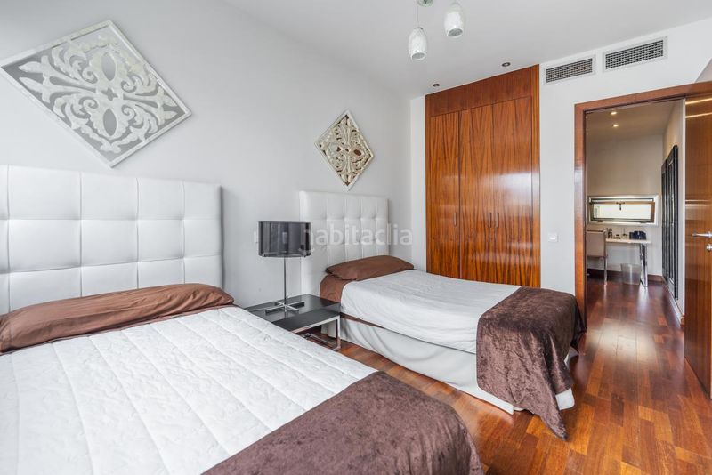 Foto ca43b099-712f-44de-a881-fc8bc3a797c7. Àtic amb calefacció aparcament piscina a Virgen del Cortijo-Manoteras Madrid