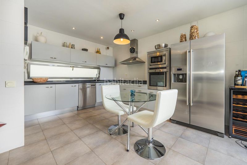 Foto d2319da2-73a7-41dc-8359-ccd71d54c232. Àtic amb calefacció aparcament piscina a Virgen del Cortijo-Manoteras Madrid