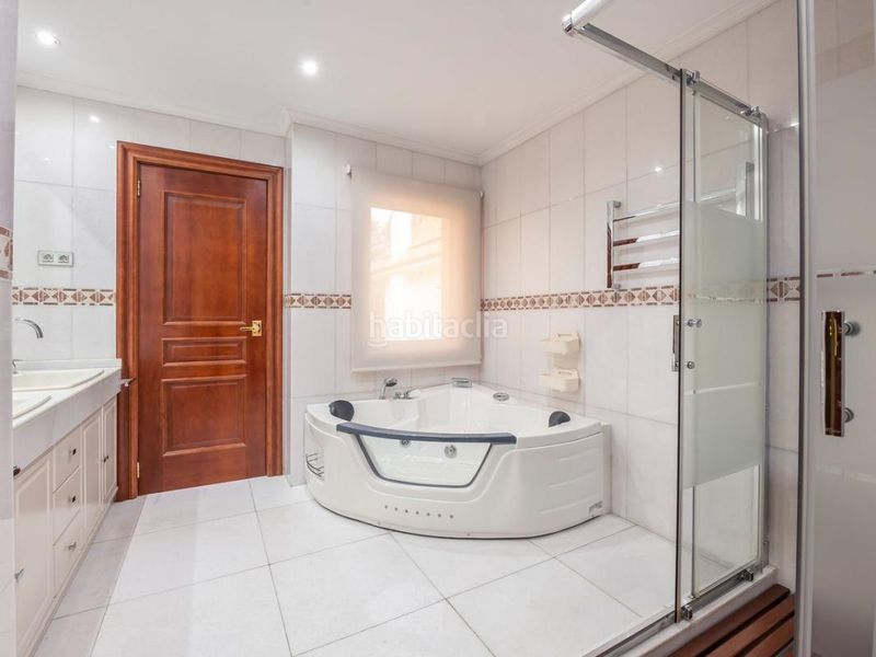 Foto ec9b88fa-6337-479f-809a-82f4c95a94e7. Casa adossada amb calefacció aparcament piscina a Madrid