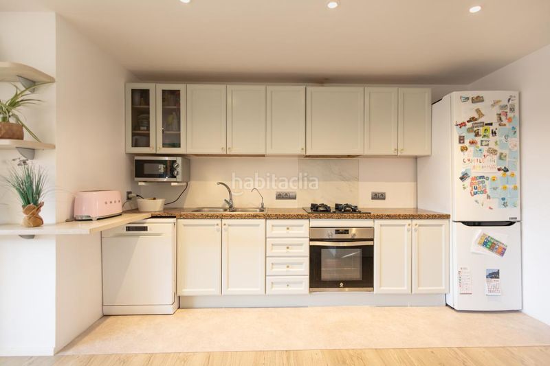 Foto a26827ab-87c3-4eda-b79a-dcb6f45a384d. Pis amb calefacció aparcament piscina a S´Eixample-Can Misses Ibiza