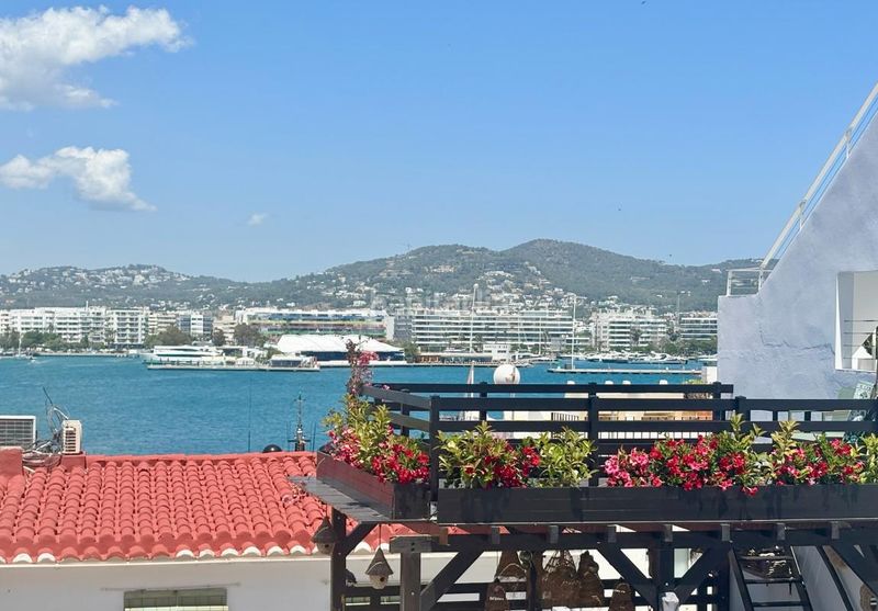 Foto d2948a94-af24-47a0-84a5-8b985fb0e4cd. Piso en Dalt Vila-La Marina Ibiza