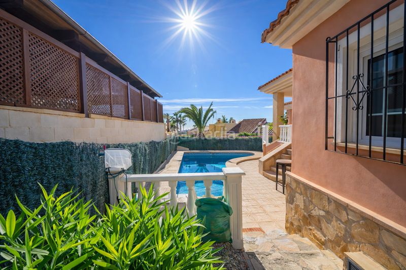 Foto a8f0f124-8486-4bfc-9b4e-a790b1583876. Casa en Bonalba-Cotoveta Mutxamel