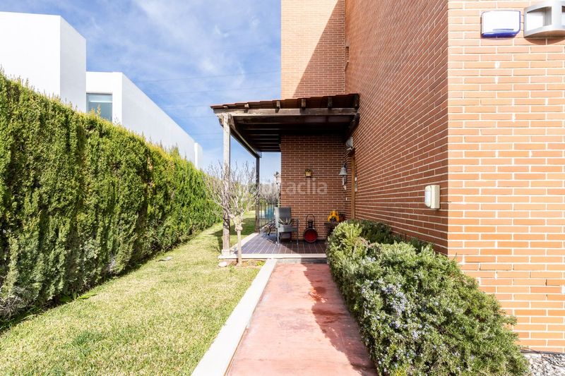 Foto 2353ef3c-94d1-496c-8632-4ec868ecc557. Casa amb calefacció aparcament piscina a Torre en Conill-Cumbres de San Antonio Bétera