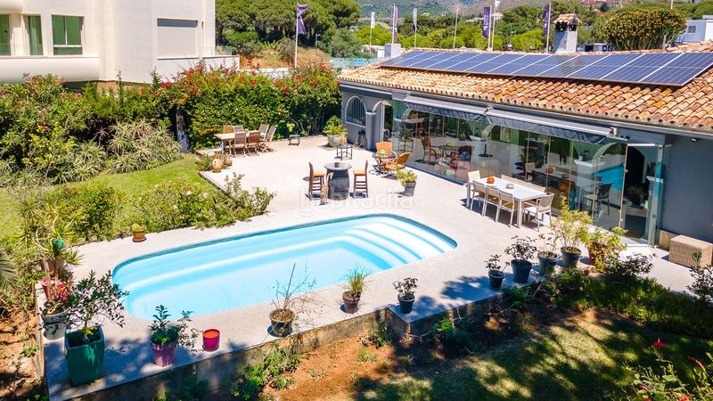 Foto 048dc1b8-1b85-4944-a621-b7355a916143. Casa amb calefacció aparcament piscina a Las Chapas - Alicate Playa Marbella