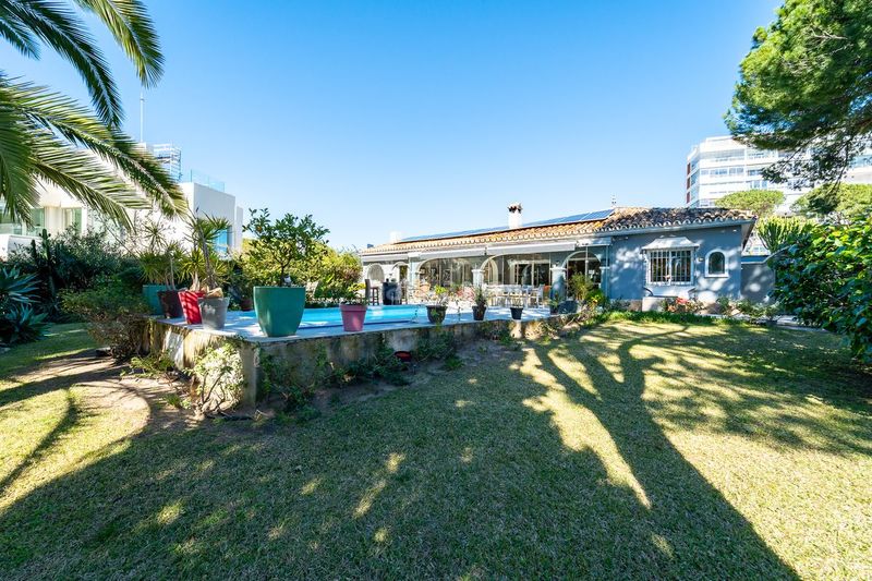 Foto 27e37b94-faa4-4edf-a874-9a1479a9ea18. Casa amb calefacció aparcament piscina a Las Chapas - Alicate Playa Marbella