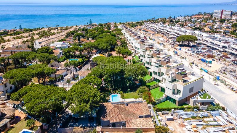 Foto 3563e78d-cbc6-459f-b46f-005a20b2ad54. Casa amb calefacció aparcament piscina a Las Chapas - Alicate Playa Marbella
