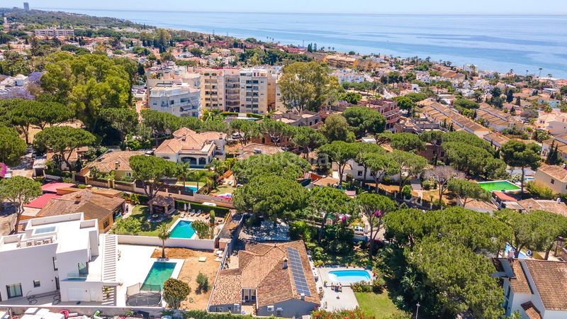 Foto 8936f55a-7590-43f0-9cf7-84863f44cae9. Casa amb calefacció aparcament piscina a Las Chapas - Alicate Playa Marbella