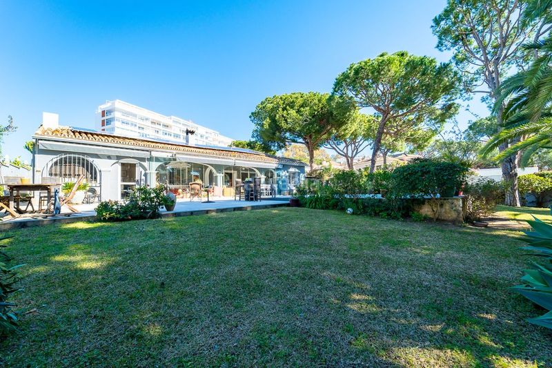 Foto b5b844d9-16ce-4e0a-9308-7ca503e7e7dd. Casa amb calefacció aparcament piscina a Las Chapas - Alicate Playa Marbella