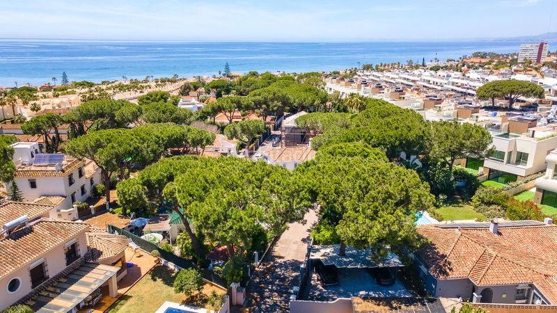 Foto ec31326d-5fe3-4c62-8dd2-00c7307c297c. Casa amb calefacció aparcament piscina a Las Chapas - Alicate Playa Marbella