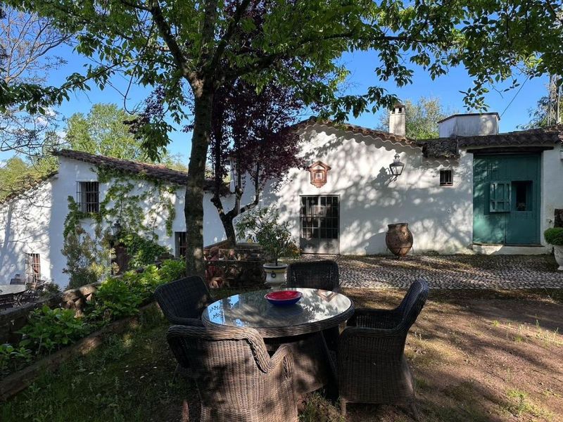 Foto 732ab769-9ac7-42d7-b832-38e0a8648409. Casa amb calefacció aparcament piscina a Aracena