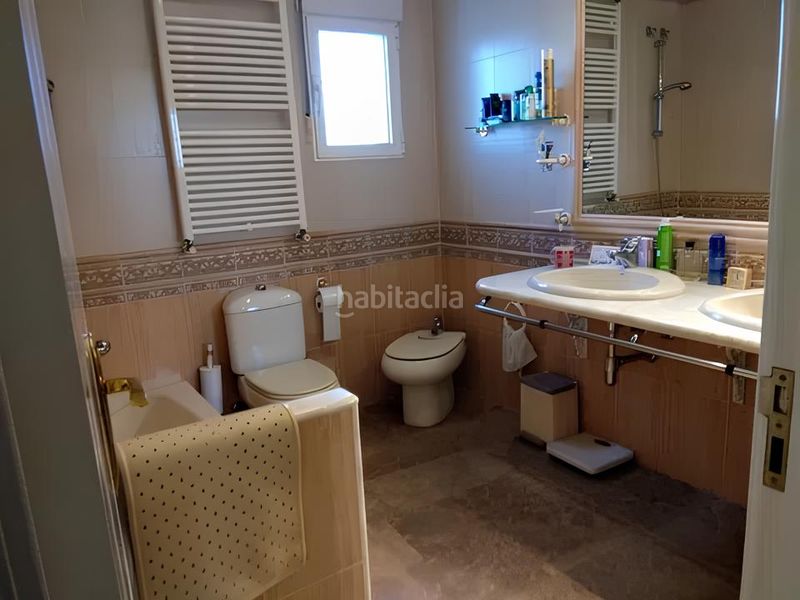 Foto bf772e69-1060-40a8-b2c8-928e7425a6cd. Edifici a Guardamar