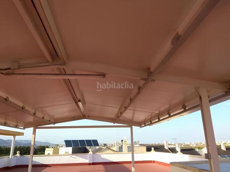 Foto e2c7b8c9-bc8d-47b4-a472-02e6d8cf312f. Edifici a Guardamar