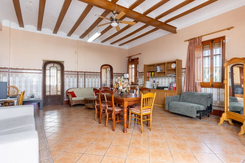 Foto a84ed450-b51e-42f6-8f0b-8e6ff0d58f12. Casa amb calefacció aparcament piscina a Saboya Alboraya