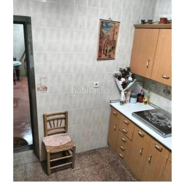 Foto 0ab94582-8503-4cda-b05c-d29dee5fe256. Casa adossada amb calefacció a Munera