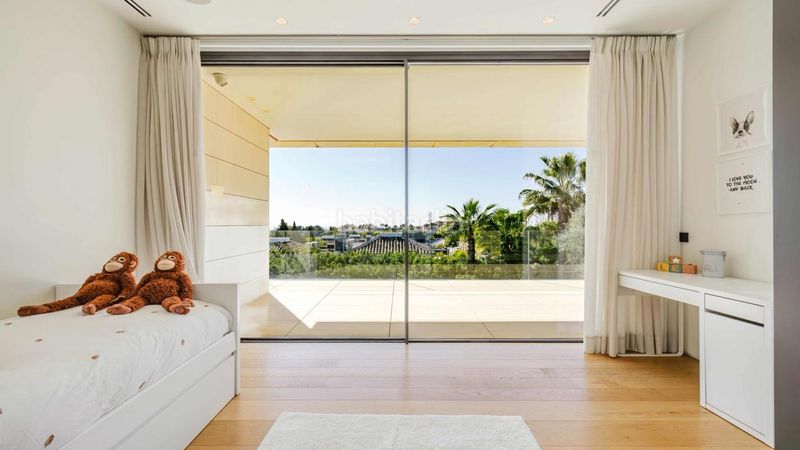 Foto 36600500-5e5c-4d48-a9aa-d74dba1f57e7. Casa amb calefacció aparcament piscina a Nagüeles Alto Marbella