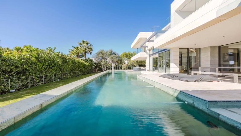 Foto 6aa9149f-e66c-4e8a-bf86-b79f44f89a8b. Casa amb calefacció aparcament piscina a Nagüeles Alto Marbella