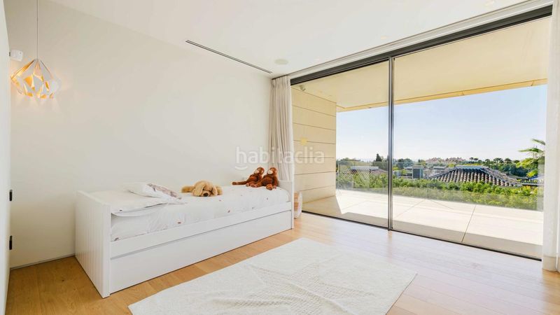 Foto 8a49d431-fe7a-4755-a307-eae3b2f5e6c2. Casa amb calefacció aparcament piscina a Nagüeles Alto Marbella