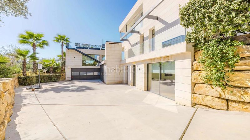 Foto bfd48cc6-8e88-49a7-aa03-e054cae96823. Casa amb calefacció aparcament piscina a Nagüeles Alto Marbella