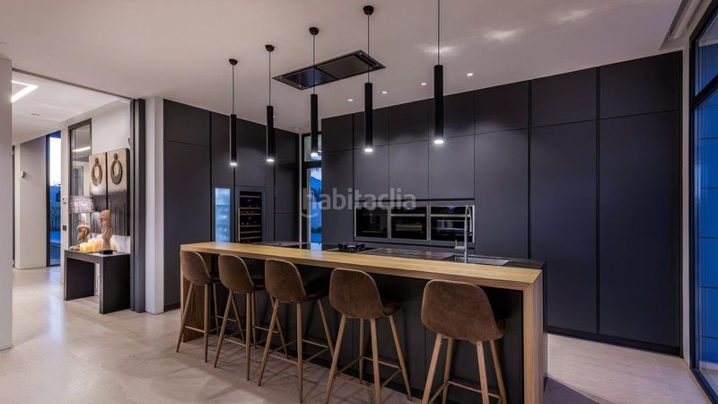 Foto d1ac587e-9c8c-4716-ae96-94b6c9a1ea3a. Casa amb calefacció aparcament piscina a Nagüeles Alto Marbella