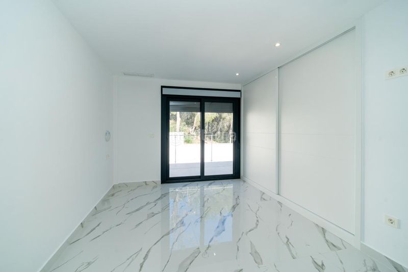 Foto d08ce1bd-a6c8-45ef-a00a-33fc1d00a24f. Casa amb calefacció aparcament piscina a Coloma Nucia (la)