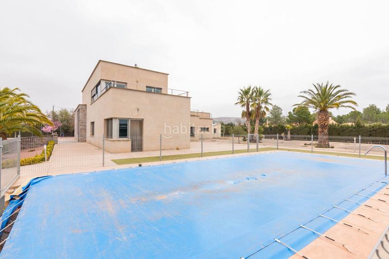 Foto 3c19c80a-6727-4a82-97b9-93a545c59811. Casa amb calefacció aparcament piscina a Yecla