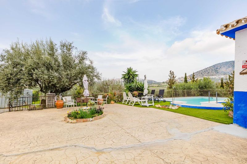 Foto 0e9bc63f-dcff-4d3e-9574-21d34053359f. Casa amb calefacció aparcament piscina a Coín