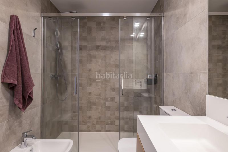 Foto 031b2aeb-9c7d-4872-9fd6-8e3ab6cb80de. Pis amb calefacció aparcament piscina a Sanchinarro Madrid