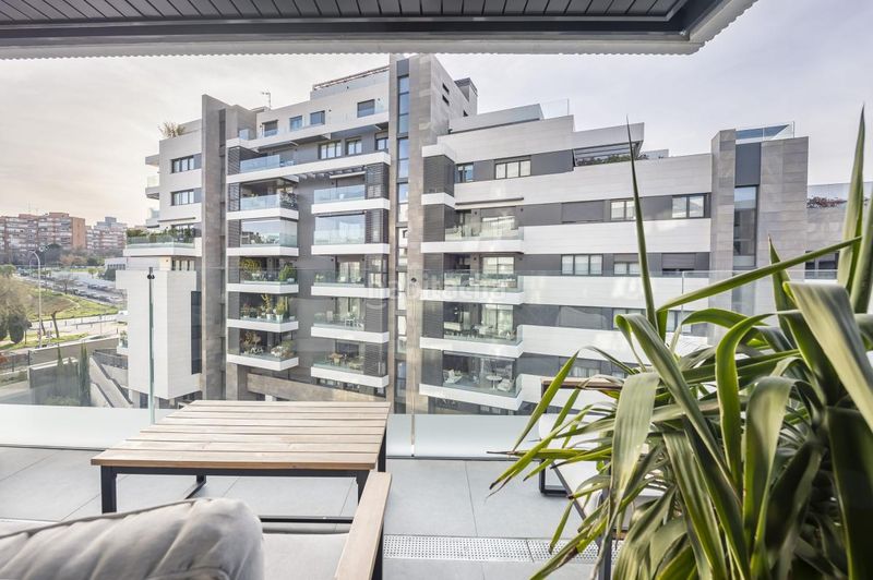 Foto 0a72d5b3-98f9-4d06-b3cd-34f91faaf206. Pis amb calefacció aparcament piscina a Sanchinarro Madrid