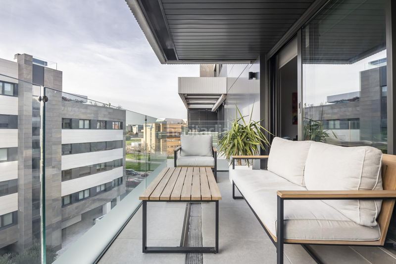 Foto 0d3bf691-3959-4e35-9c9e-0e2211c5d6c4. Pis amb calefacció aparcament piscina a Sanchinarro Madrid