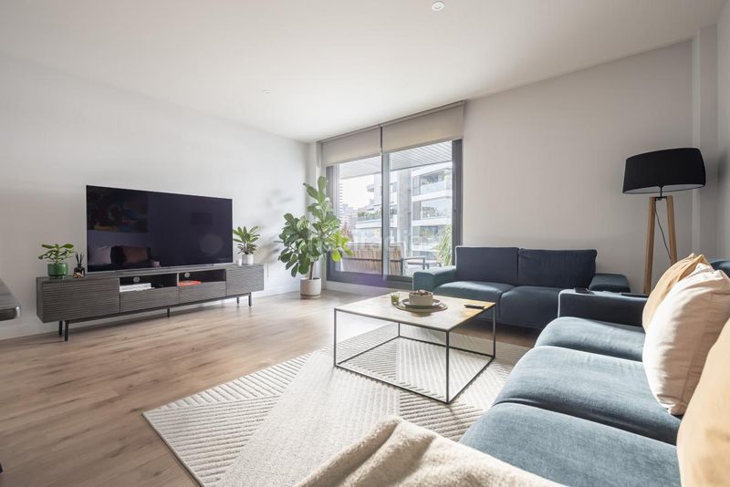 Foto 46b7238a-47e7-47a1-9d23-25f2ce693e48. Pis amb calefacció aparcament piscina a Sanchinarro Madrid