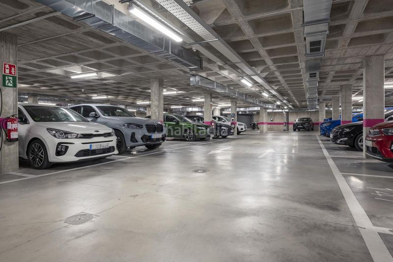 Foto 6049cfa8-0b00-42a7-b444-56206185f083. Pis amb calefacció aparcament piscina a Sanchinarro Madrid