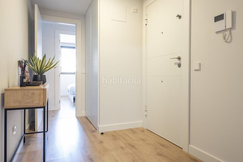 Foto 6e546a4c-ef9f-409e-aadf-c88e5df022ec. Pis amb calefacció aparcament piscina a Sanchinarro Madrid