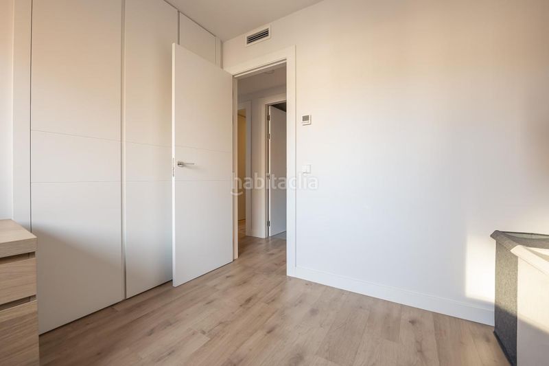 Foto b5d7b442-2aab-4704-b1da-57e556976e1a. Pis amb calefacció aparcament piscina a Sanchinarro Madrid