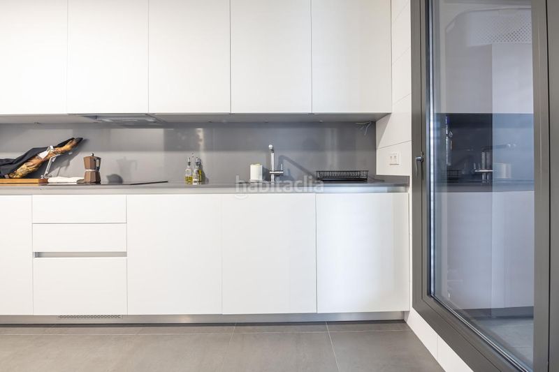 Foto bbdc9cc9-99ec-4236-a03b-5393afb8d7b4. Pis amb calefacció aparcament piscina a Sanchinarro Madrid