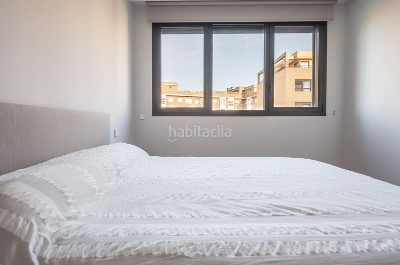 Foto bebec0c1-cf62-426f-9ec5-773bab042729. Pis amb calefacció aparcament piscina a Sanchinarro Madrid