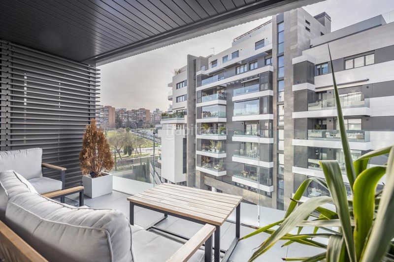 Foto cfb73157-50b5-4a9a-9bcc-99fd95cd178a. Pis amb calefacció aparcament piscina a Sanchinarro Madrid