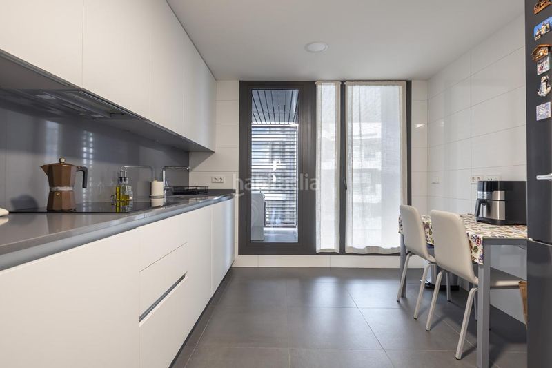 Foto facd03a4-2cc9-4387-bcea-6d6143529677. Pis amb calefacció aparcament piscina a Sanchinarro Madrid