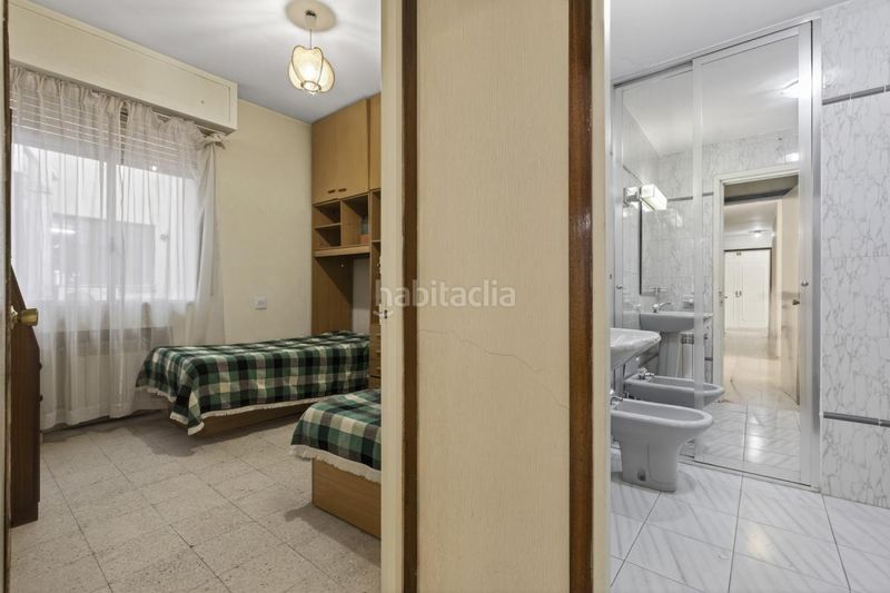 Foto 1b0804b0-c29a-4240-bfb2-e2e4e5ef8351. Pis amb calefacció aparcament a Los Remedios Sevilla