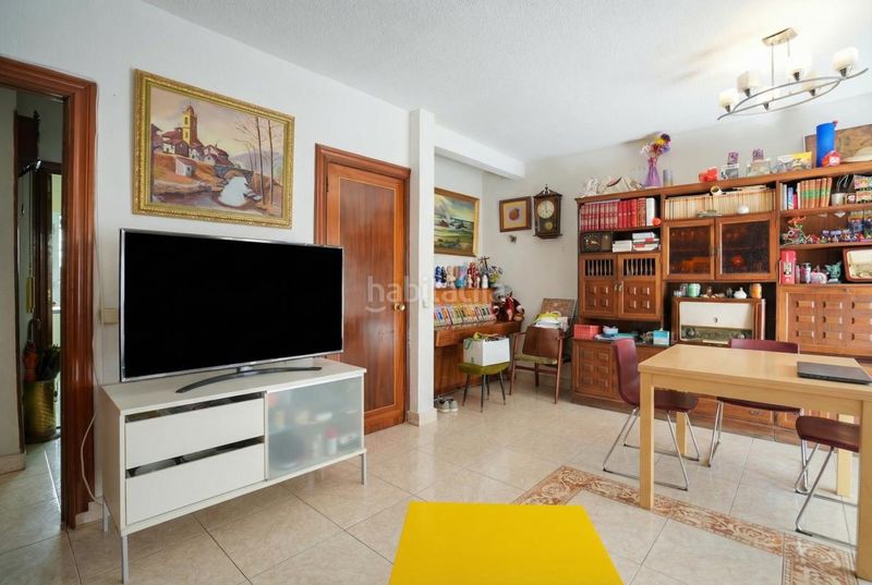 Foto 0b0dbf0a-fbb3-41e7-9e28-8ac29e0b9ecc. Edificio in Vista Alegre Madrid